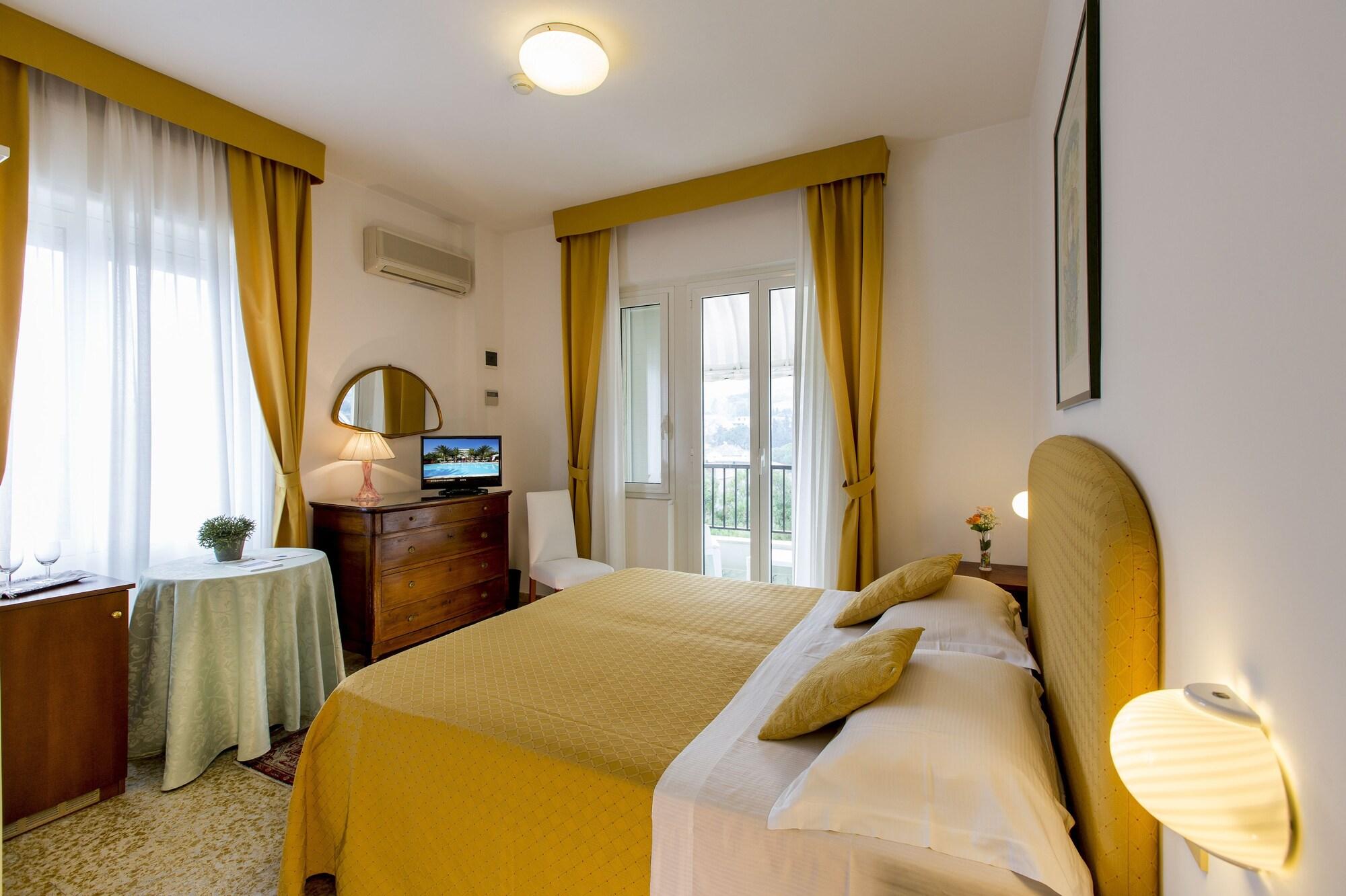 Hotel Mion Charme & Relax Silvi Marina Exterior photo