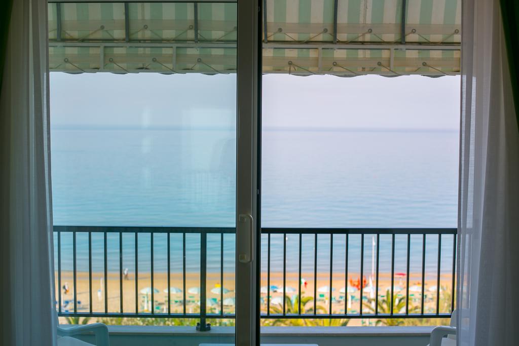 Hotel Mion Charme & Relax Silvi Marina Exterior photo